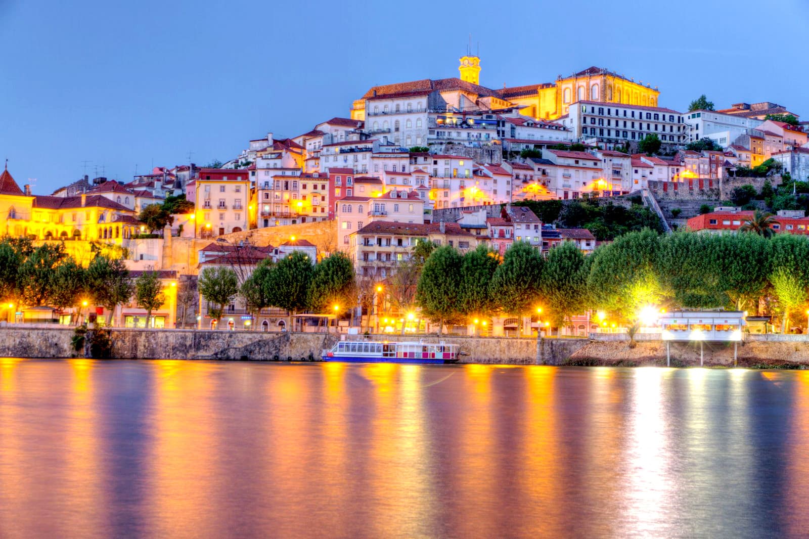 Example welcome book for an apartment in Príncipe Real, Lisbon